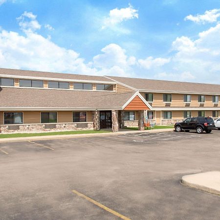 Americinn By Wyndham Elkhorn Near Lake Geneva Exterior photo