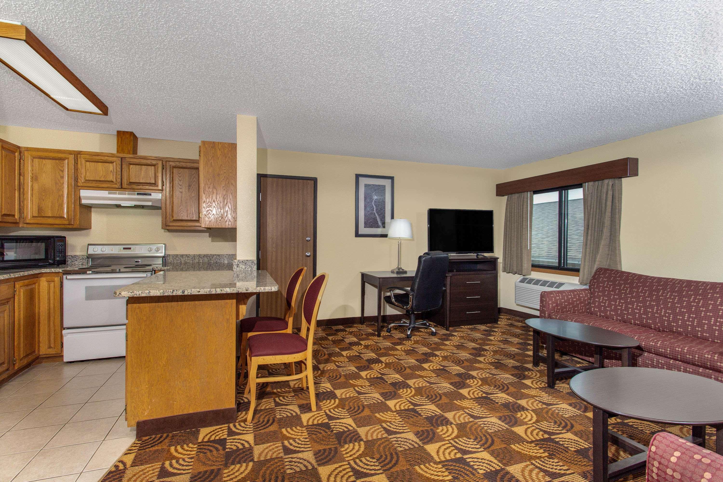 Americinn By Wyndham Elkhorn Near Lake Geneva Exterior photo