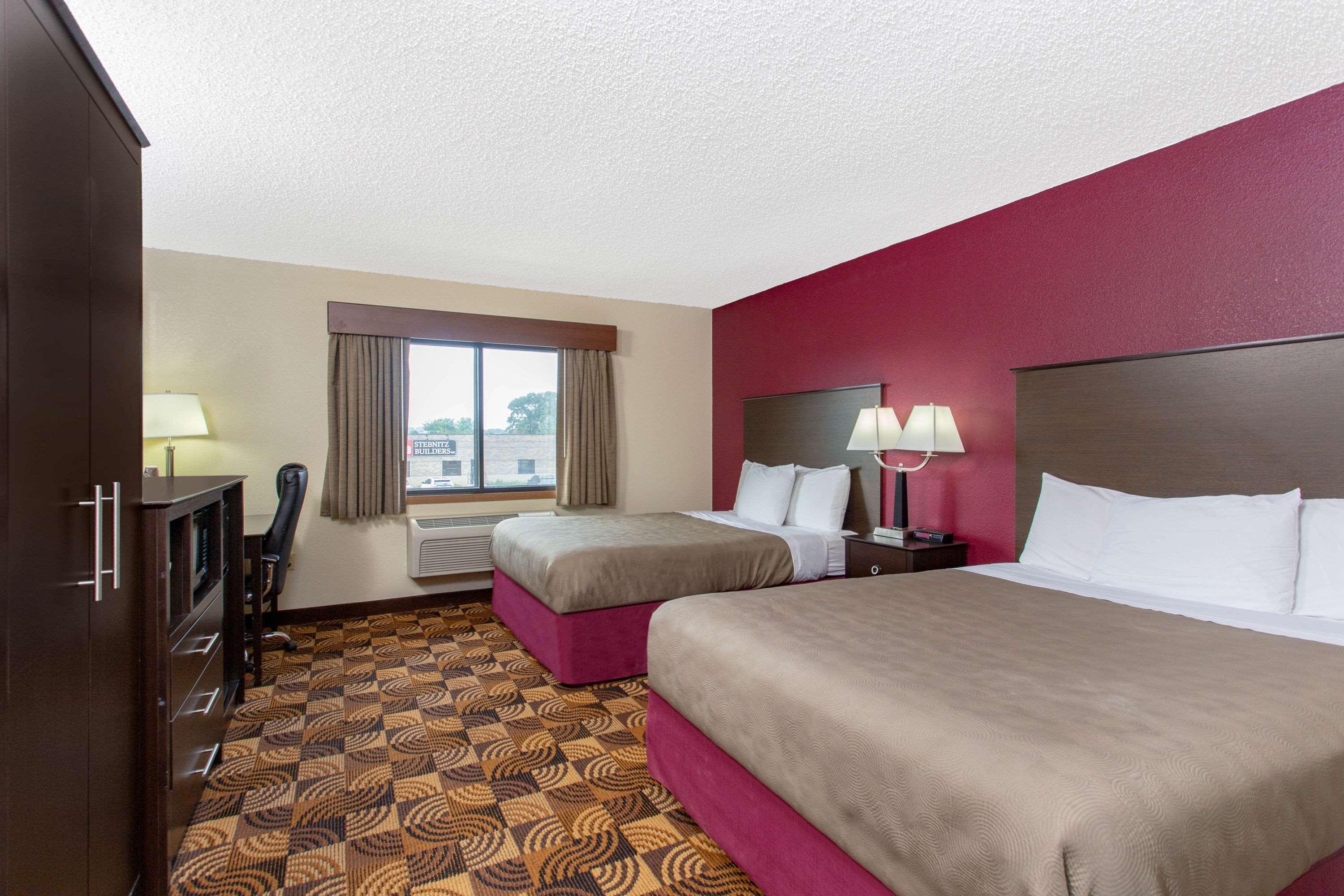 Americinn By Wyndham Elkhorn Near Lake Geneva Exterior photo
