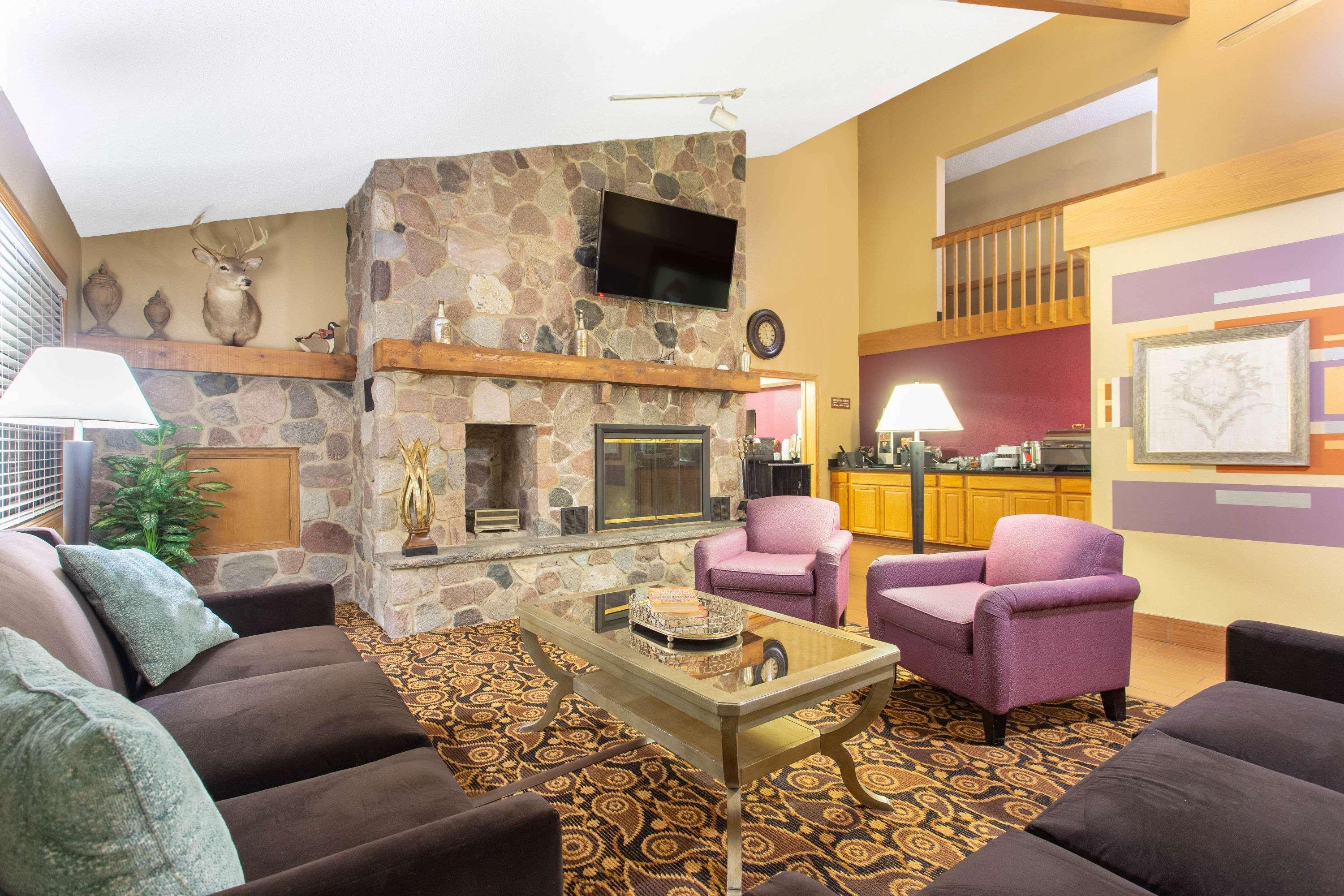 Americinn By Wyndham Elkhorn Near Lake Geneva Exterior photo